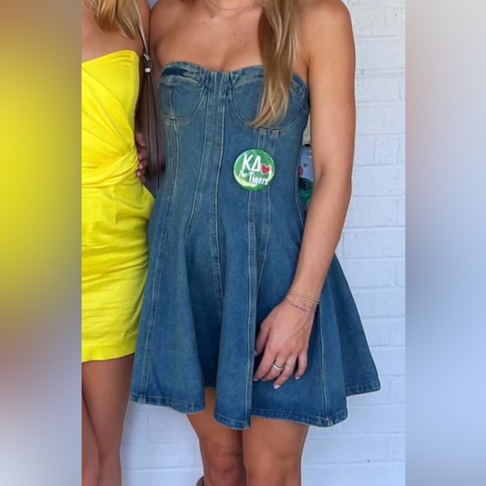 Denim strapless minidress